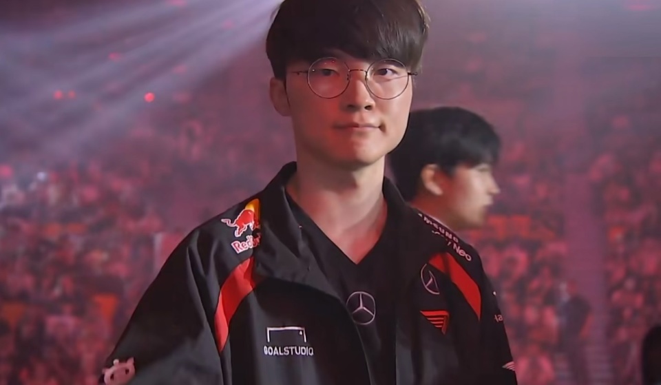 爱游戏-Faker在西班牙队比赛中战术调整，重返赛场引发热议！